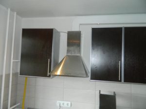 Установка вытяжки на кухне в Коченёво