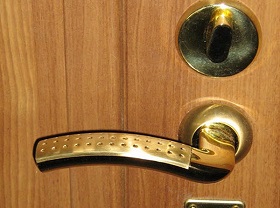 Замена дверной ручки входной двери в Коченёво